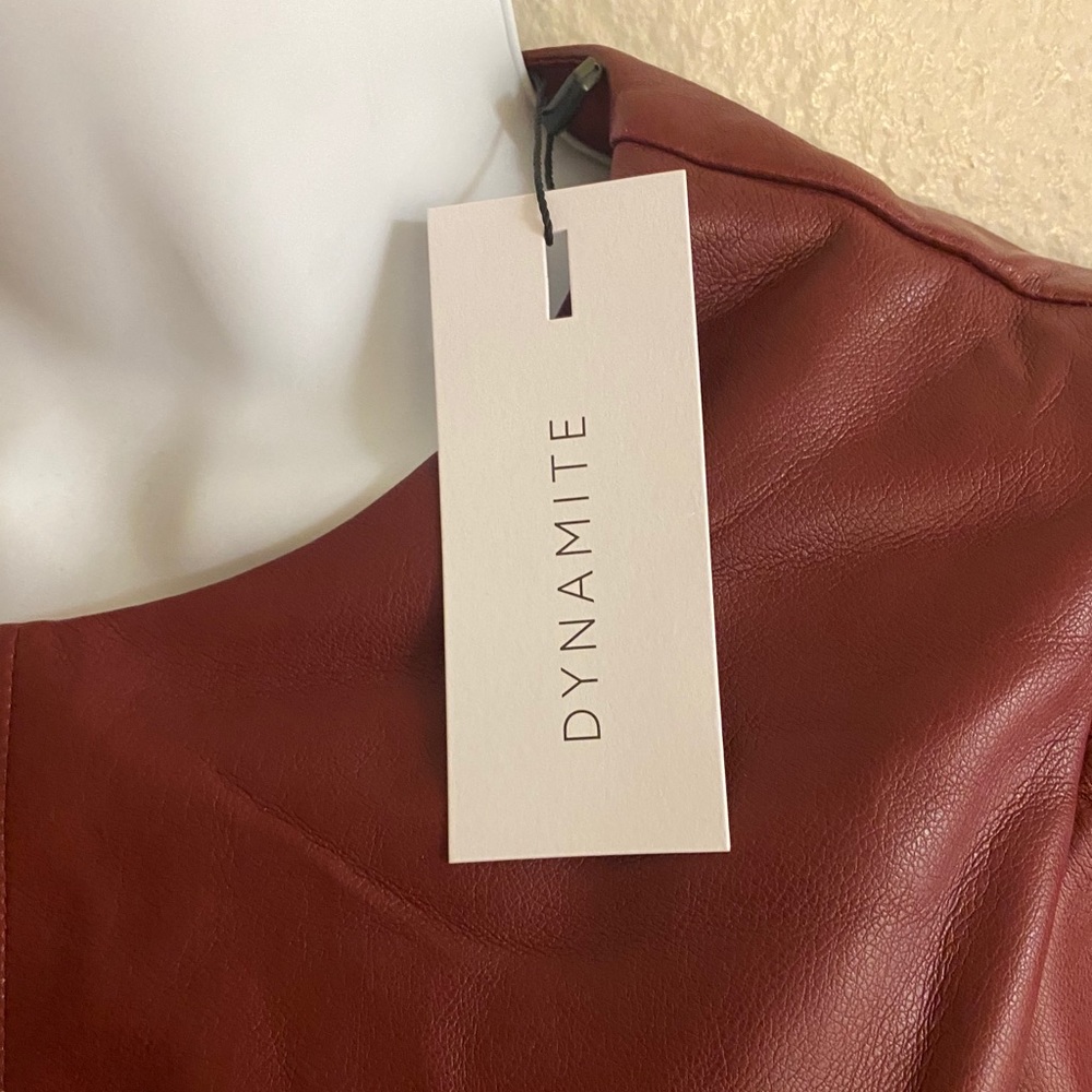 DYNAMITE DRESS - Picture 2 of 4